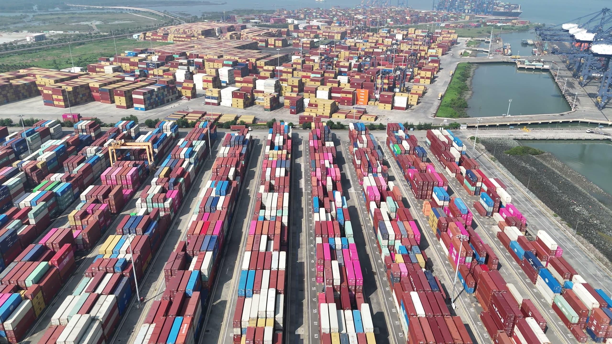 Containerhamn sedd uppifrån